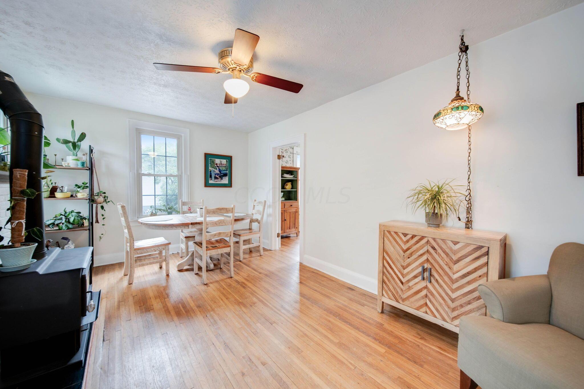2913 Courtright Road Columbus, OH 43232 - Photo 14 of 23 Eating area.