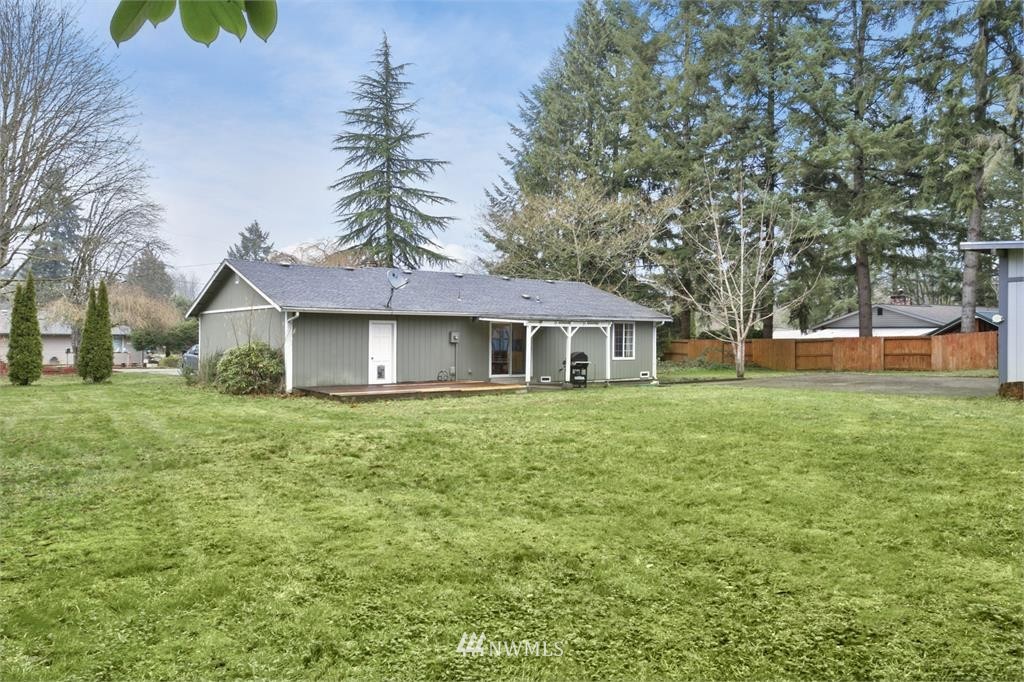4048 Dyes Inlet Road Northwest Bremerton, WA 98312 - Photo 2 of 11 Gallery Image 2