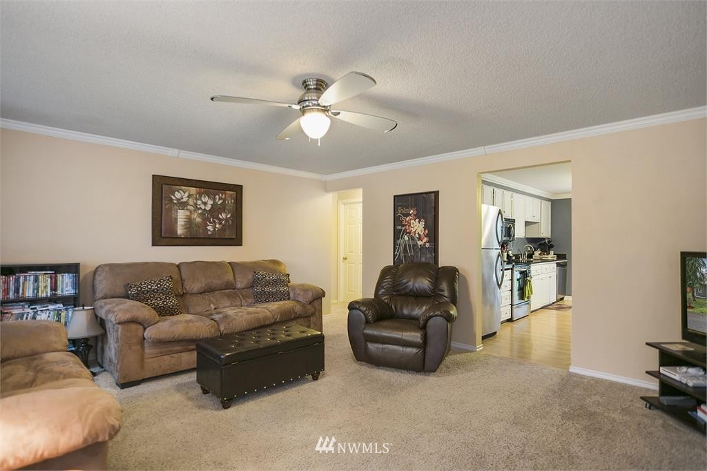 4048 Dyes Inlet Road Northwest Bremerton, WA 98312 - Photo 4 of 11 Gallery Image 4