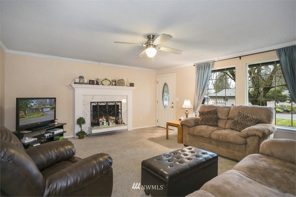 4048 Dyes Inlet Road Northwest Bremerton, WA 98312 - Photo 5 of 11 Gallery Image 5