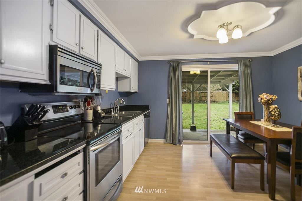 4048 Dyes Inlet Road Northwest Bremerton, WA 98312 - Photo 6 of 11 Gallery Image 6