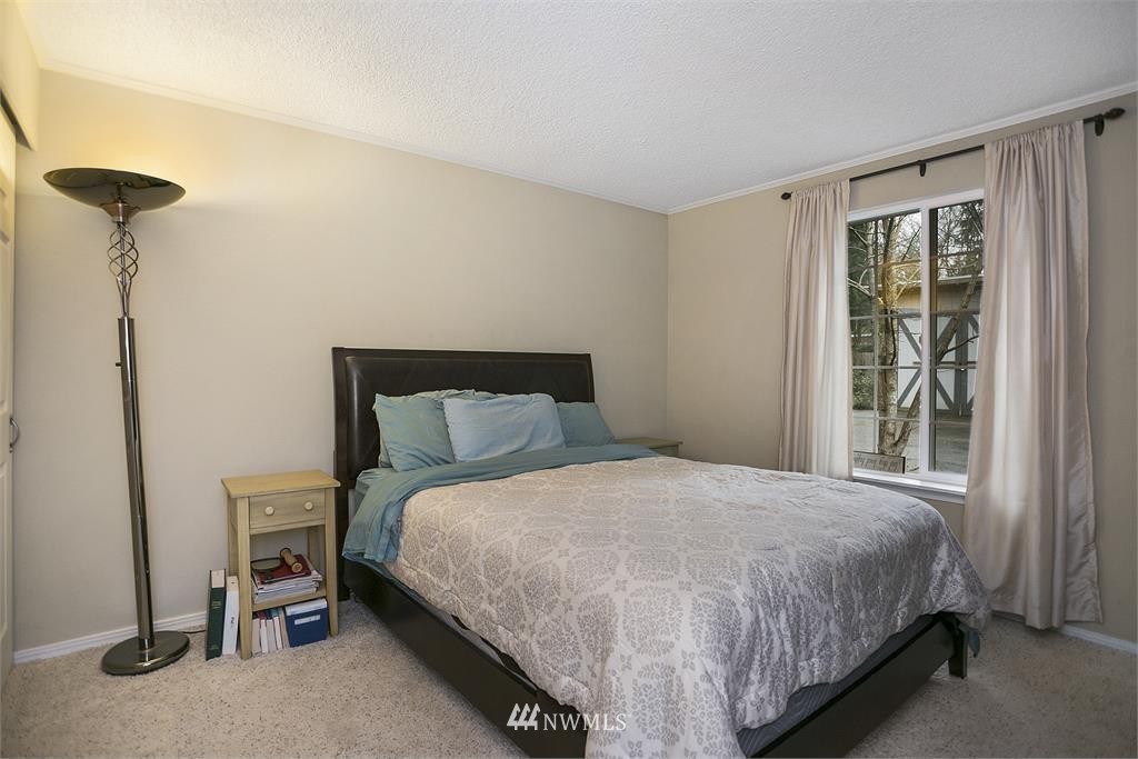 4048 Dyes Inlet Road Northwest Bremerton, WA 98312 - Photo 8 of 11 Gallery Image 8