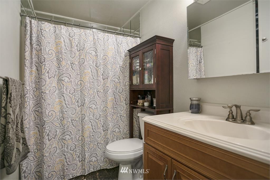 4048 Dyes Inlet Road Northwest Bremerton, WA 98312 - Photo 9 of 11 Gallery Image 9