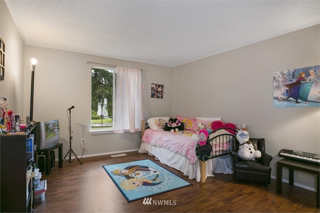 4048 Dyes Inlet Road Northwest Bremerton, WA 98312 - Photo 10 of 11 Gallery Image 10