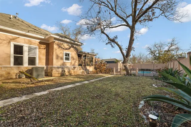 a view of a house with backyard and sitting area