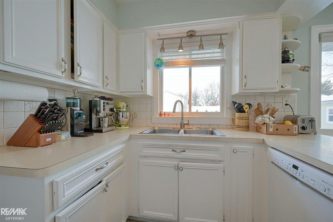 1811 Morley Avenue Rochester, MI 48307 - Photo 12 of 41 50063276-11.JPG