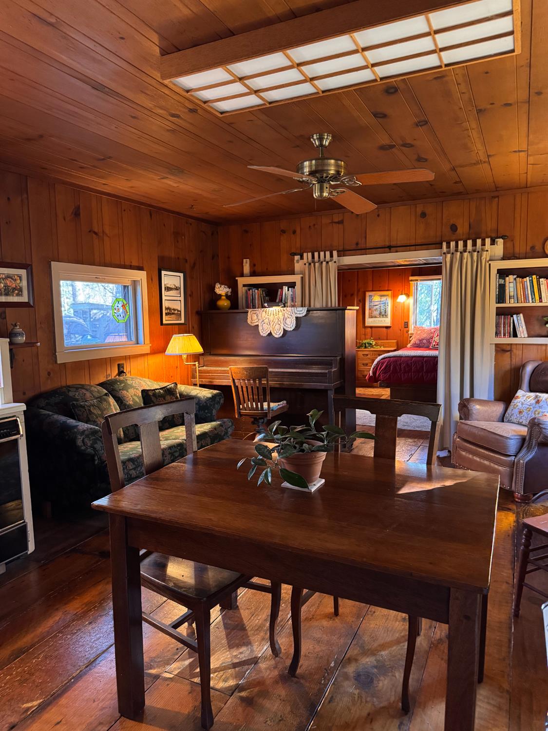 26070 Green Acres Road Colfax, CA 95713 - Photo 31 of 42 Cabin living room
