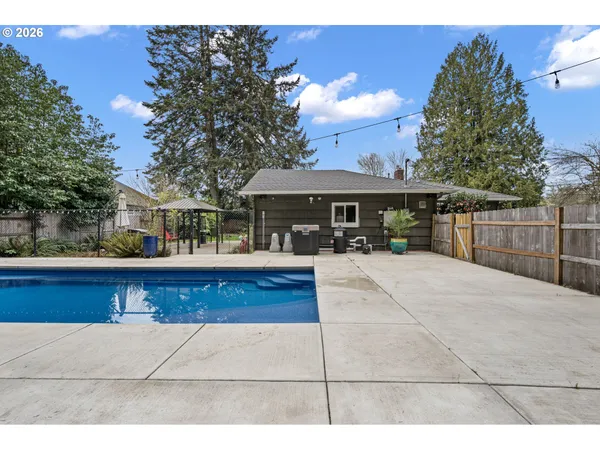 $650,000 | 1810 Minda Drive, Eugene, OR 97401