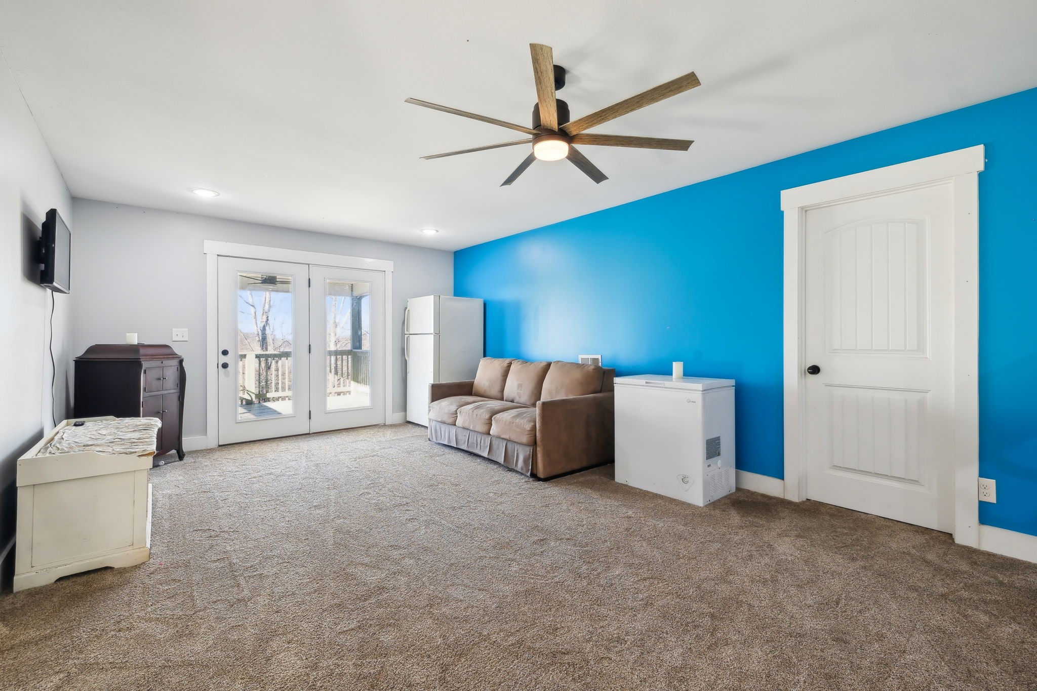 93 Halliburton Road Vanleer, TN 37181 - Photo 39 of 75 a living room with furniture and a ceiling fan