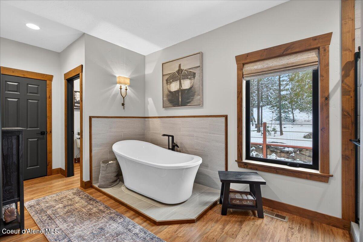 505 Chippewa Trail Sagle, ID 83860 - Photo 32 of 57 32-Primary Bathroom