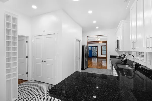 $330,000 | 1996 Court Avenue, Memphis, TN 38104