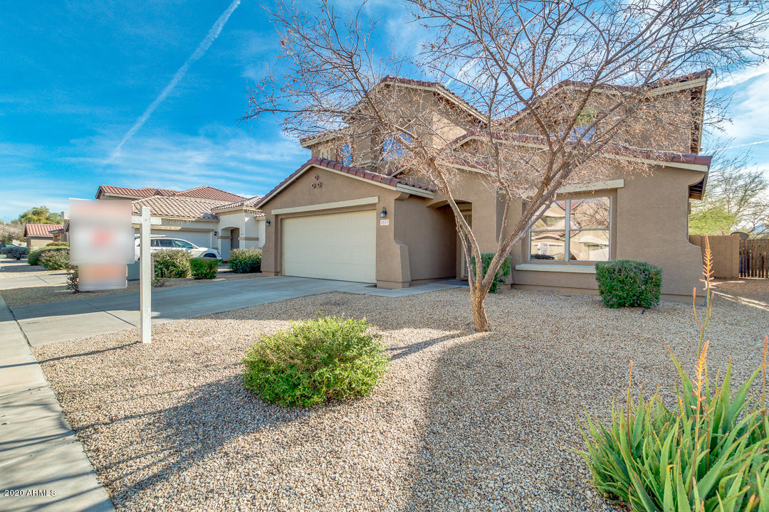 2615 West Bloch Road Phoenix, AZ 85041 - Photo 3 of 42 a front view of a house with garden