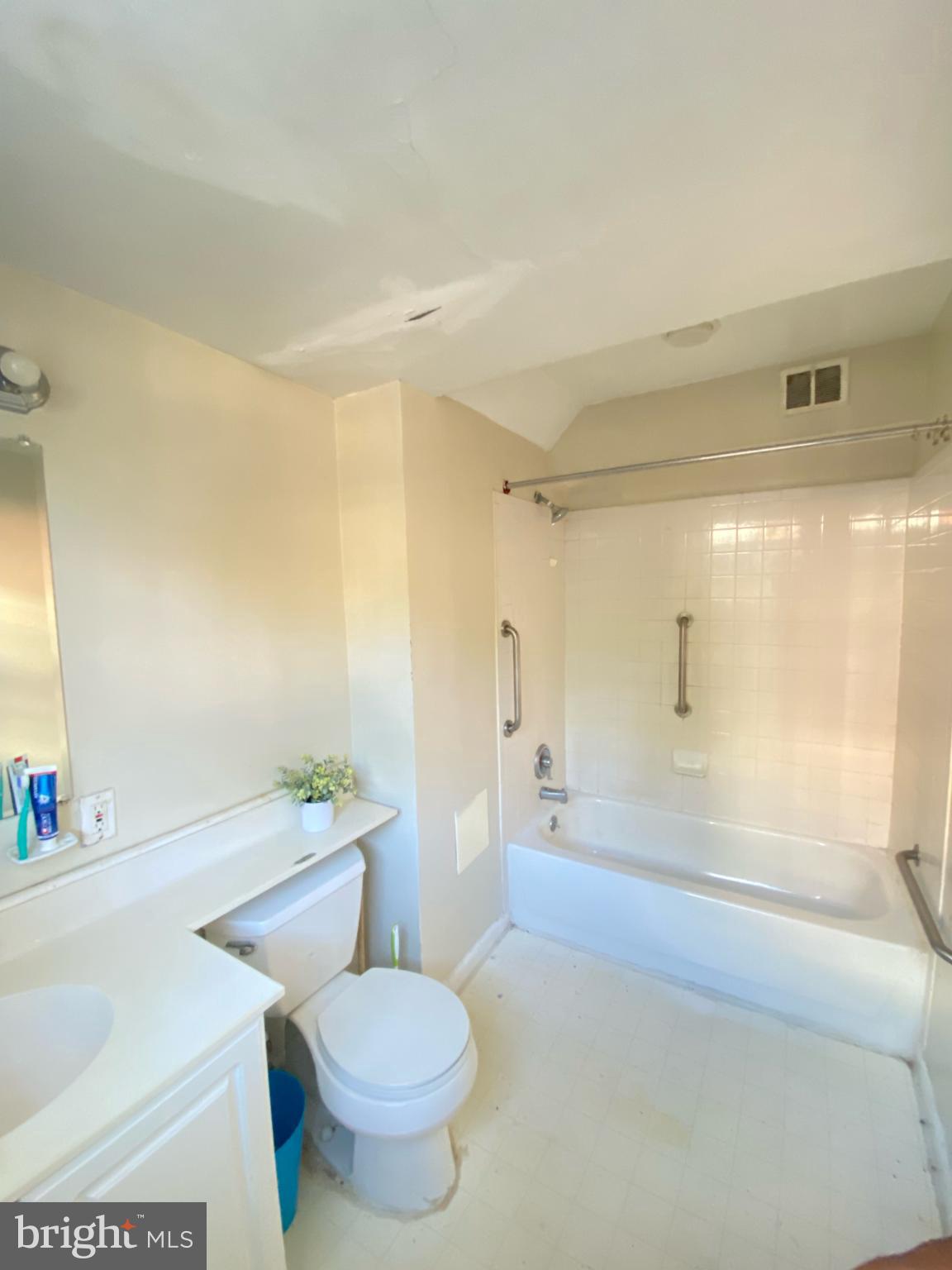 9601 East Light Drive Silver Spring, MD 20903 - Photo 17 of 25 a bathroom with a sink a toilet and a bathtub