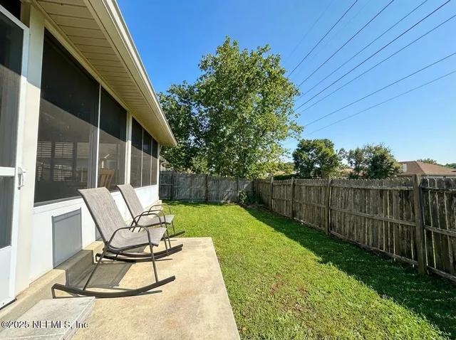 a view of a house with backyard