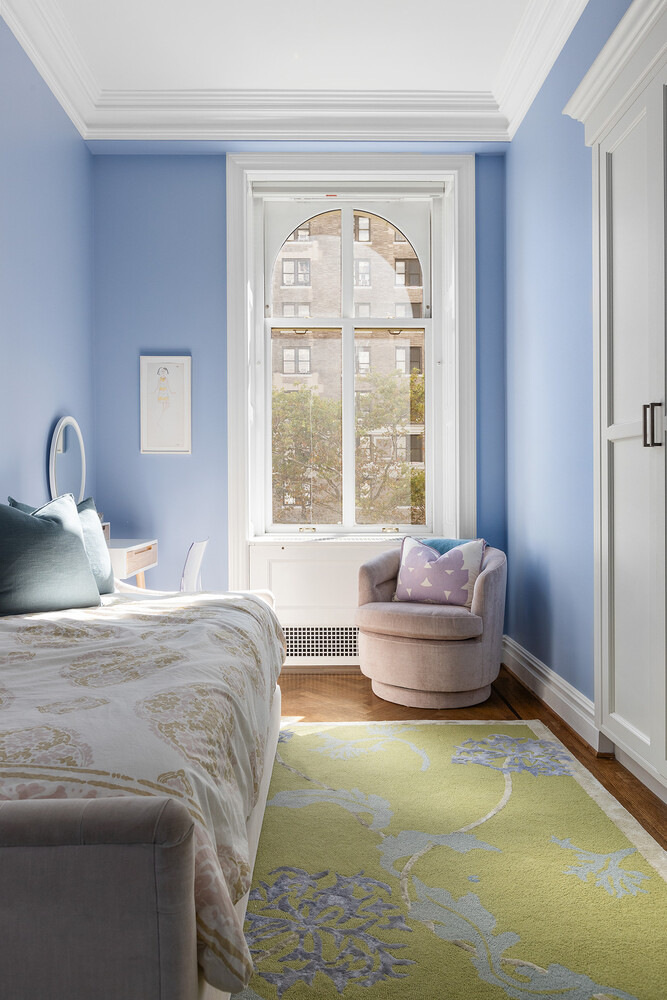 390 West End Avenue, Unit 3L Manhattan, NY 10024 - Photo 16 of 18 a living room with a bed and a window
