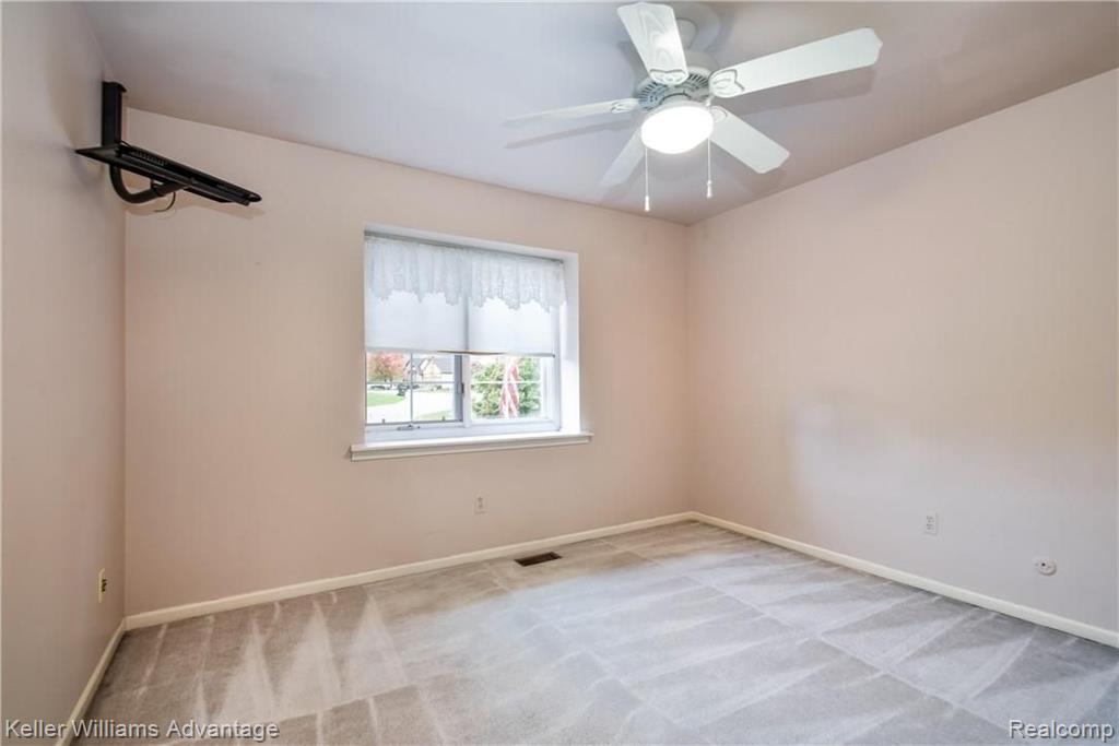 3279 Fairgrove Terrace Rochester Hills, MI 48309 - Photo 12 of 40