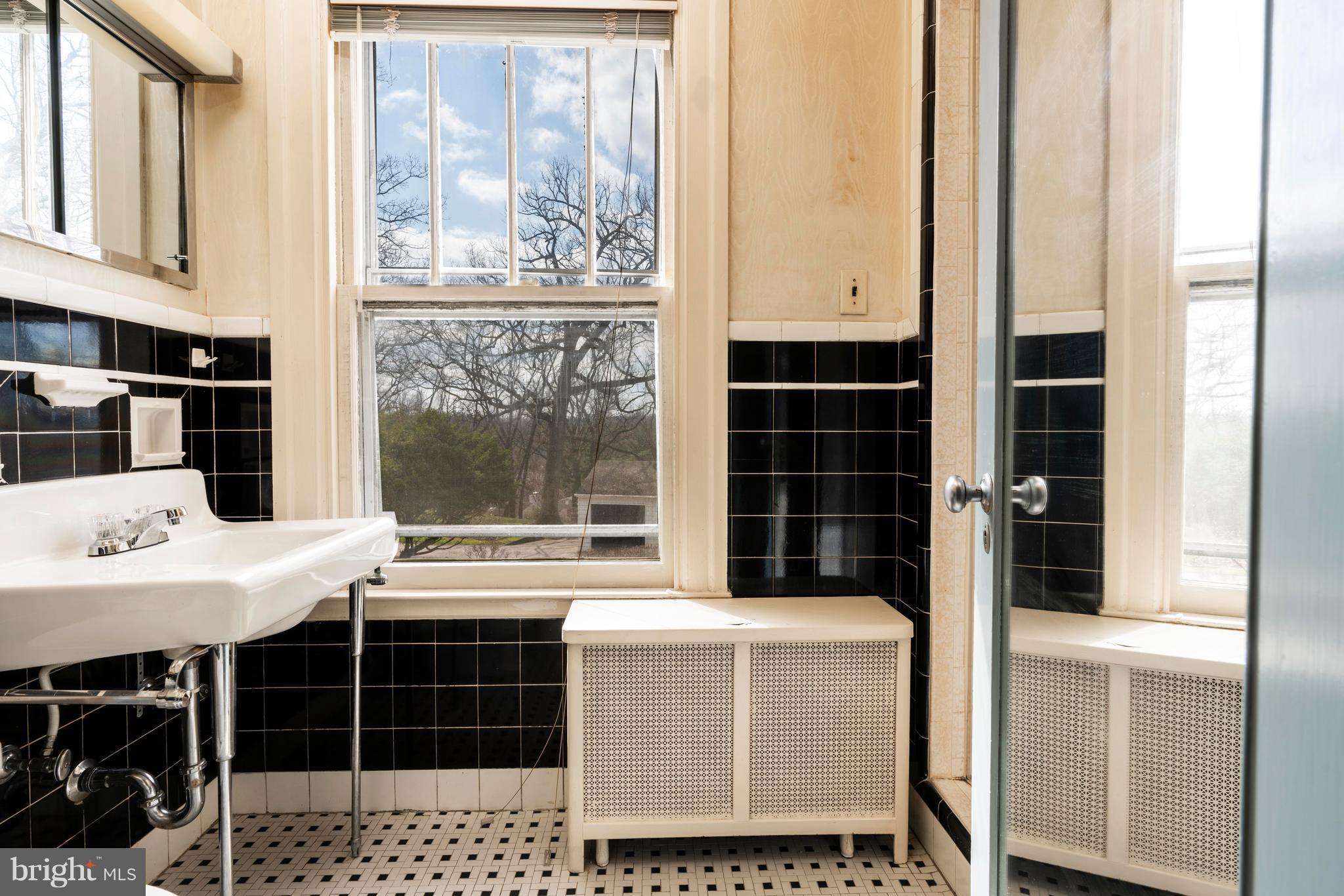 4005 Old Court Road Baltimore, MD 21208 - Photo 16 of 26 Bath (Master)