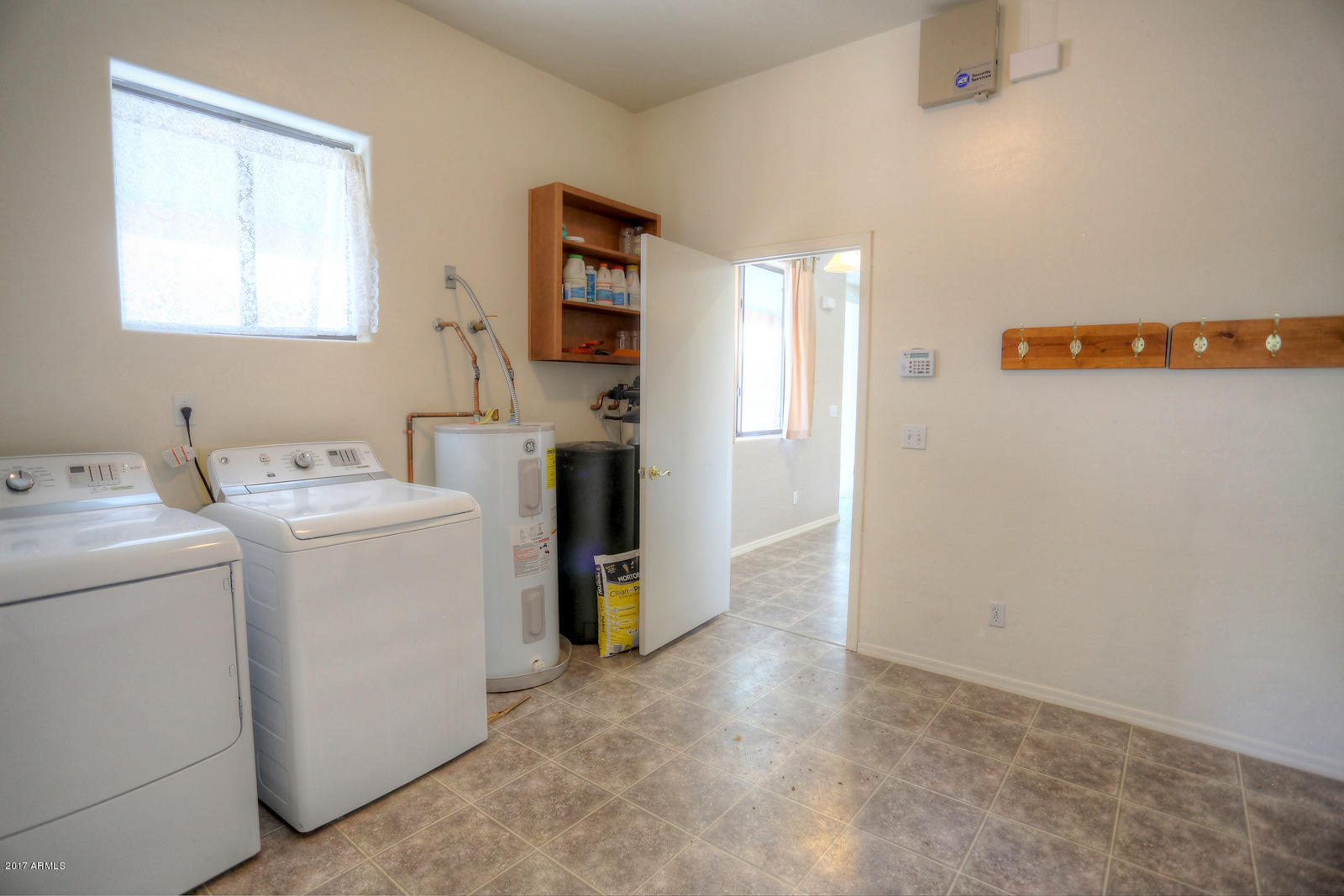1336 North Muleshoe Road Apache Junction, AZ 85119 - Photo 26 of 31 laundry 2