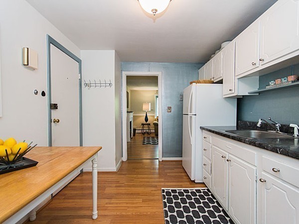 12 Bryon Road, Unit 5 Chestnut Hill, MA 02467 - Photo 4 of 9