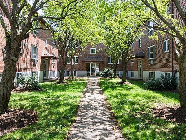 12 Bryon Road, Unit 5 Chestnut Hill, MA 02467 - Photo 8 of 9