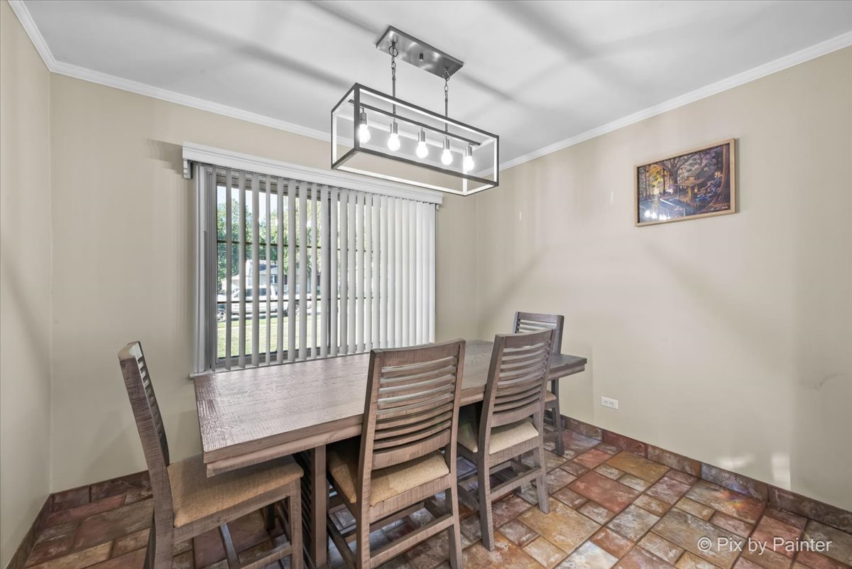 571 Lowden Avenue Glen Ellyn, IL 60137 - Photo 16 of 30 a view of a dining room with furniture