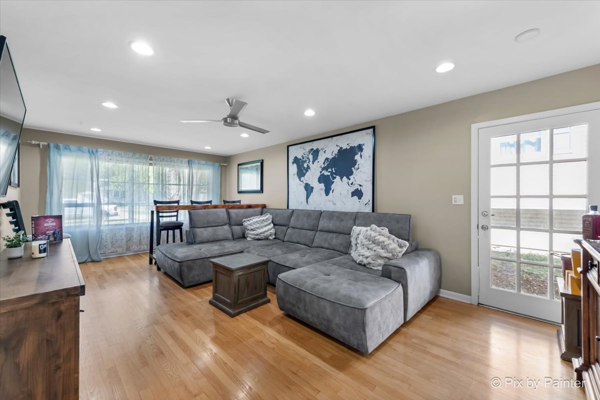 571 Lowden Avenue Glen Ellyn, IL 60137 - Photo 17 of 30 a living room with furniture and a large window