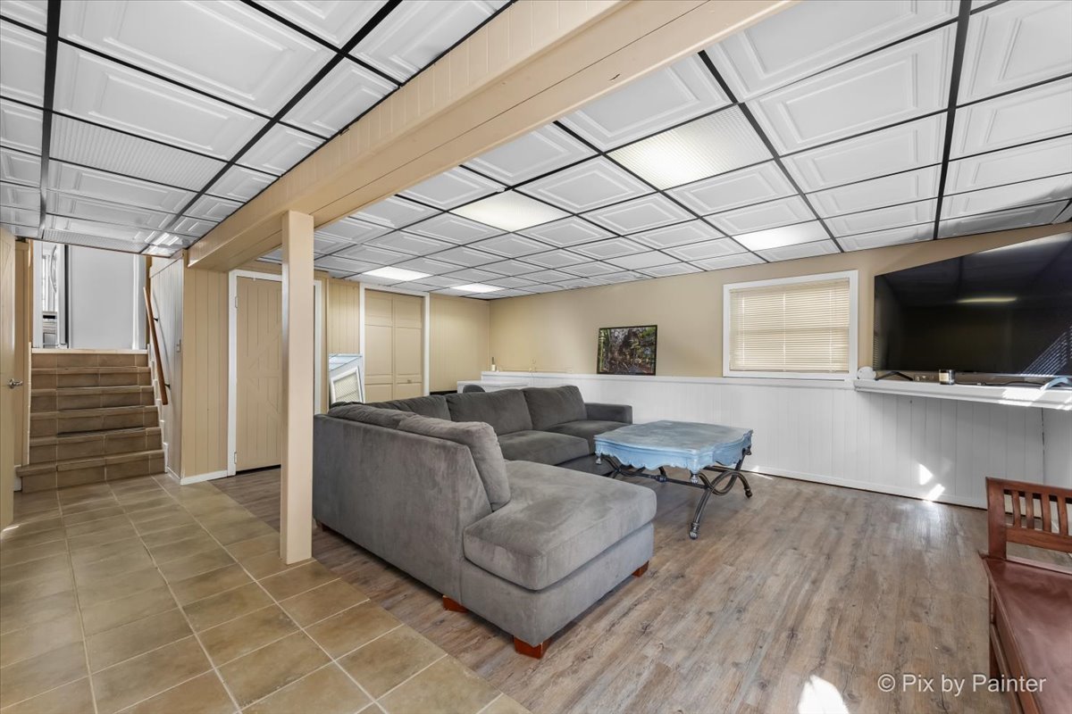 571 Lowden Avenue Glen Ellyn, IL 60137 - Photo 26 of 30 a living room with furniture and a flat screen tv