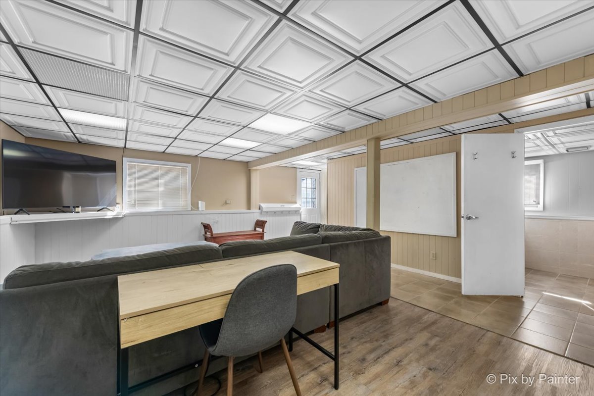 571 Lowden Avenue Glen Ellyn, IL 60137 - Photo 28 of 30 a kitchen with a table chairs refrigerator and a sink