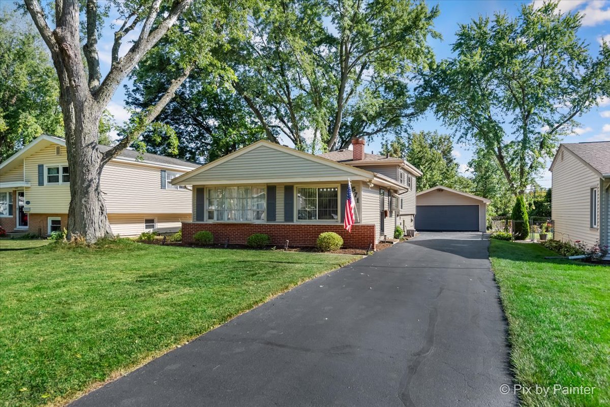 571 Lowden Avenue Glen Ellyn, IL 60137 - Photo 3 of 30 a front view of a house with a yard and trees