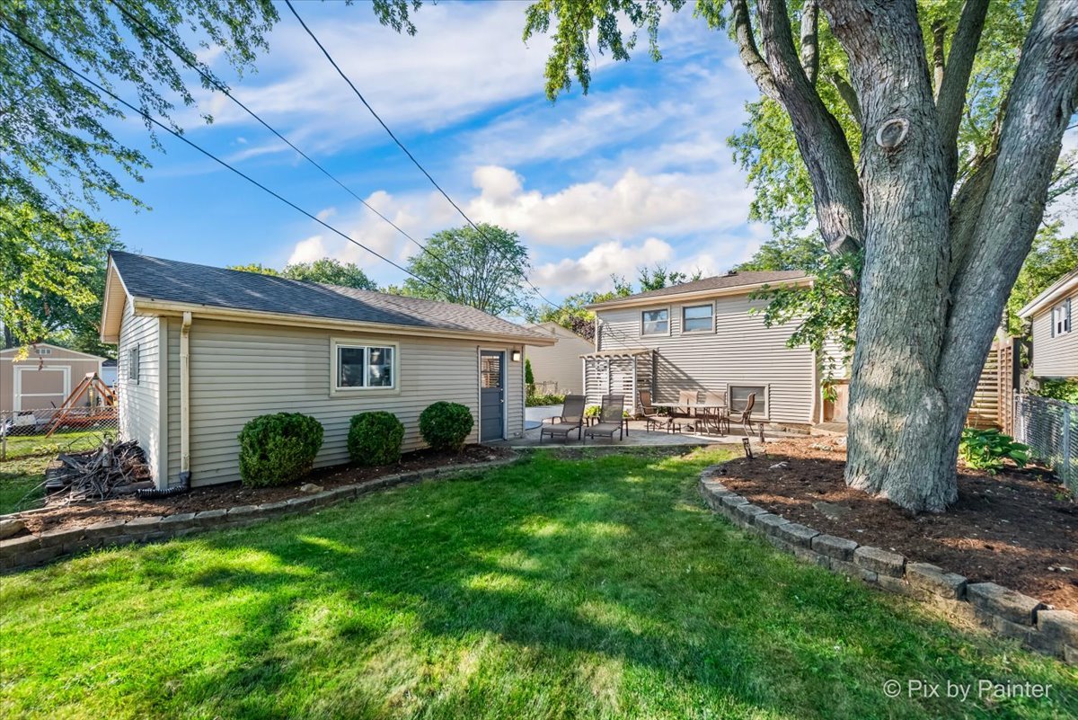 571 Lowden Avenue Glen Ellyn, IL 60137 - Photo 9 of 30 a view of a house with backyard and a tree