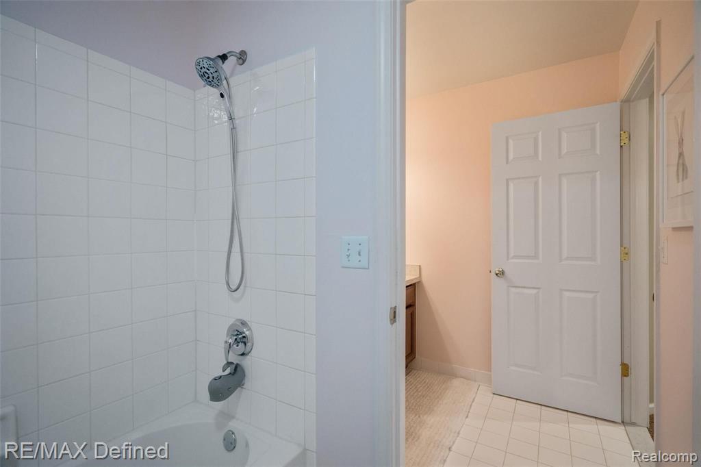 735 East Bluff Court Rochester Hills, MI 48306 - Photo 40 of 53
