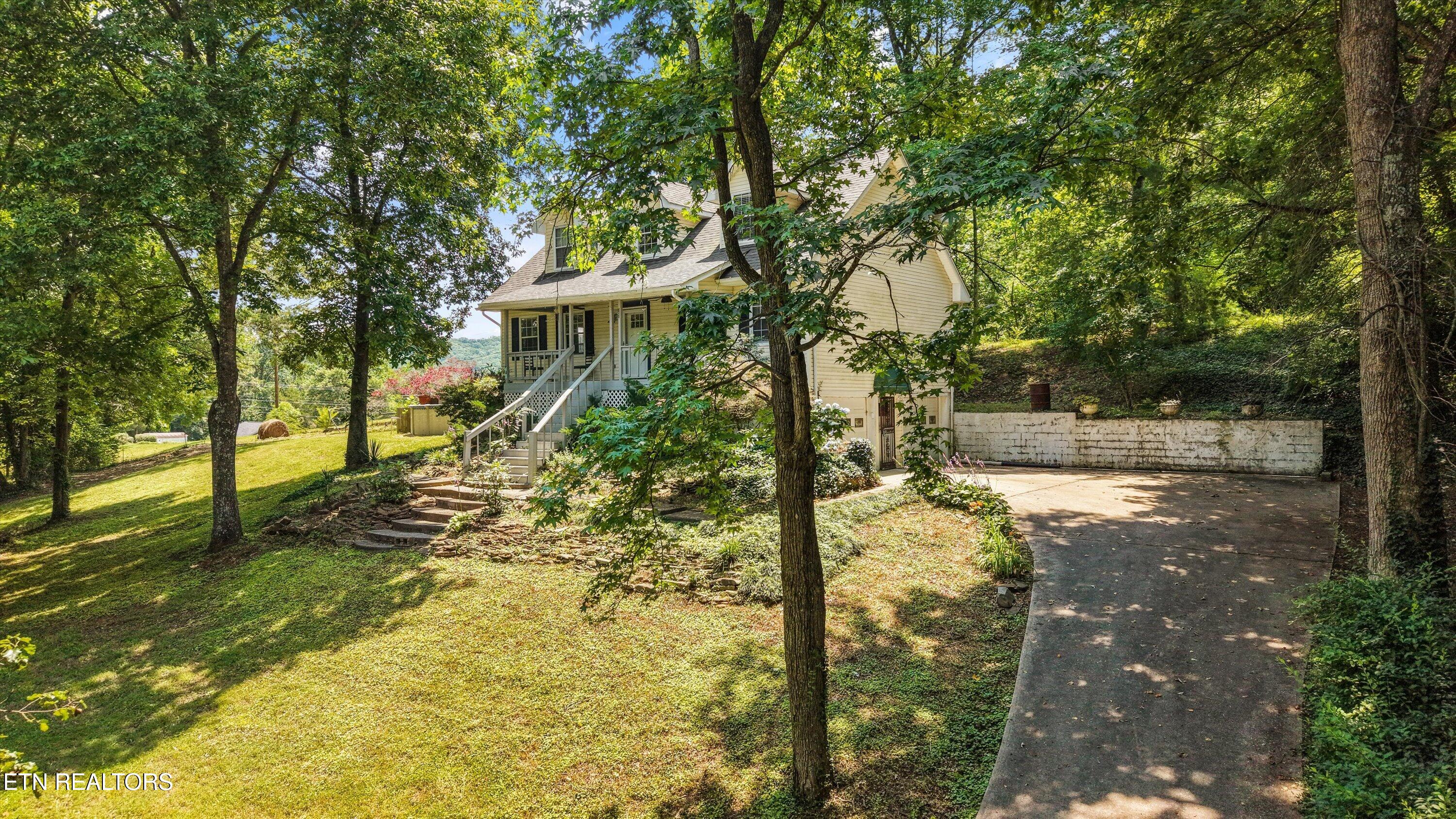 250 Ollis Road Oliver Springs, TN 37840 - Photo 5 of 47 Front of House