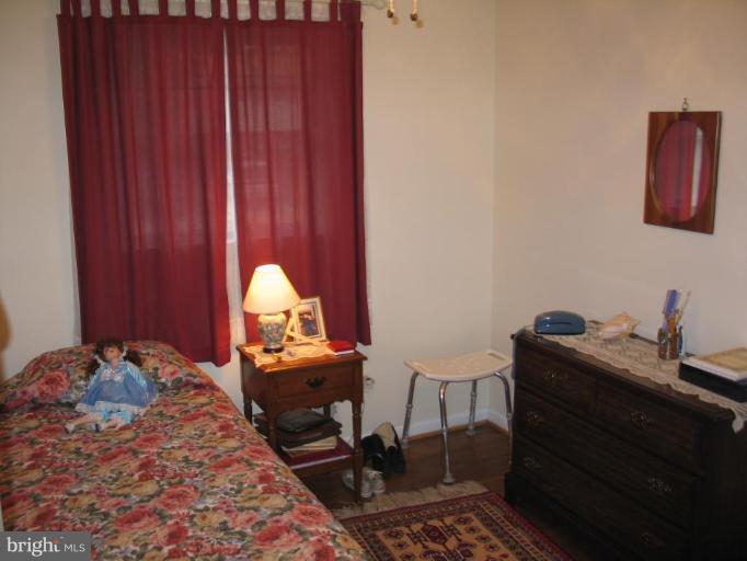 1007 Loxford Terrace Silver Spring, MD 20901 - Photo 11 of 15 a bed room with a bed and a fish tank