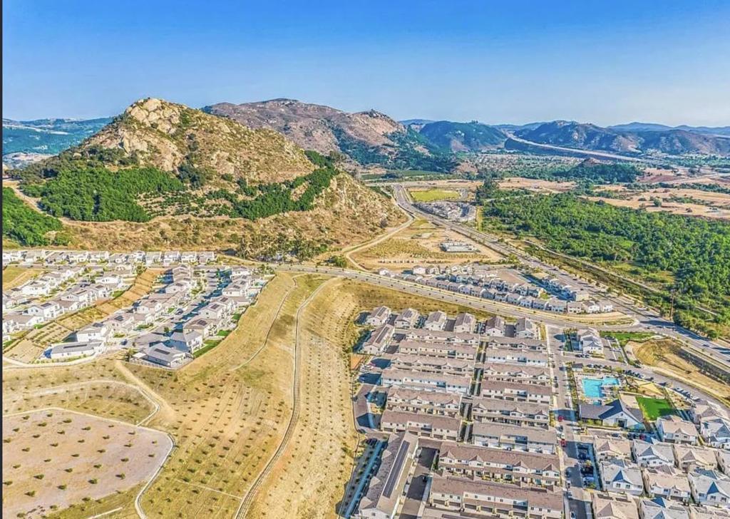 35076 Hacienda Heights Fallbrook, CA 92028 - Photo 31 of 32 a view of mountain with an ocean view