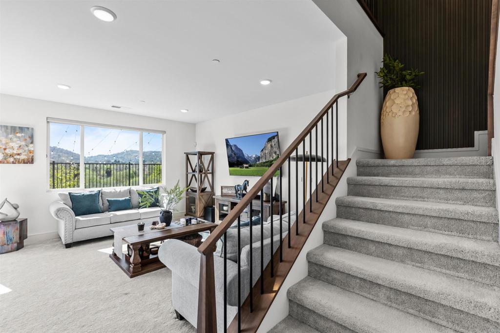 35076 Hacienda Heights Fallbrook, CA 92028 - Photo 4 of 32 a view of entryway and hall with wooden floor