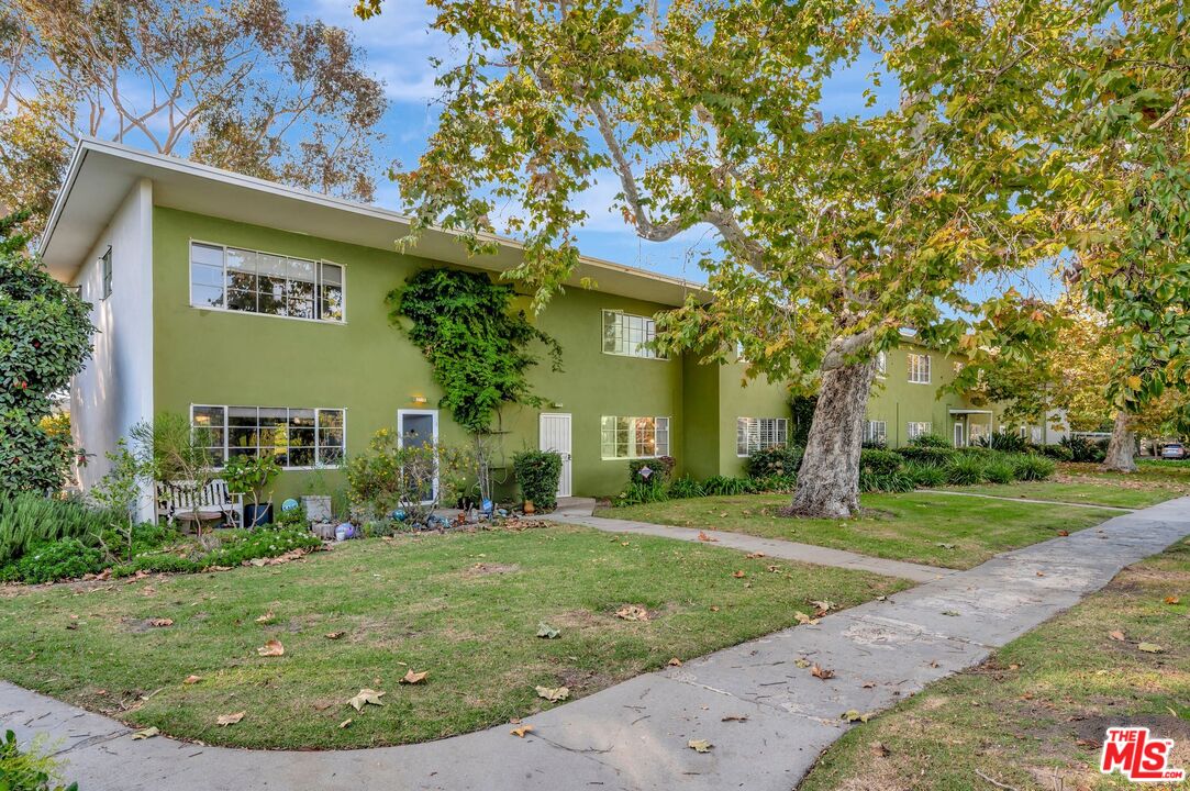 5574 Village Green Los Angeles, CA 90016 - Photo 1 of 48