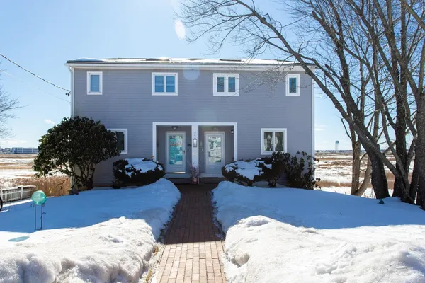 $3,300 | 483 Winnacunnet Road, Unit WEST SIDE, Hampton, NH 03842
