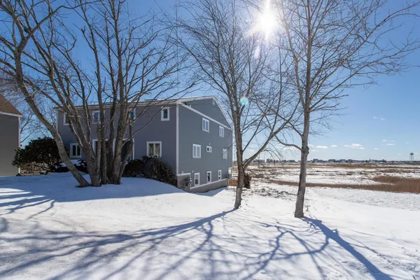 $3,300 | 483 Winnacunnet Road, Unit WEST SIDE, Hampton, NH 03842