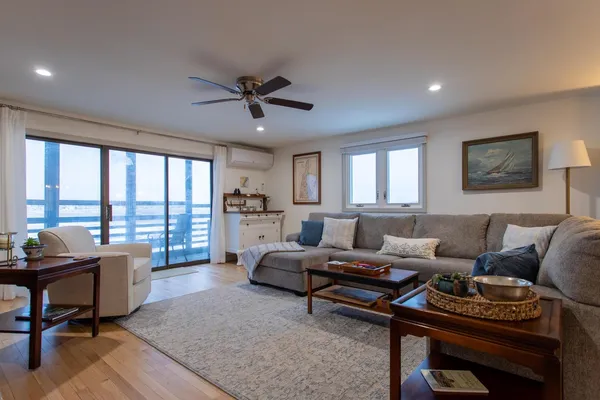 $3,300 | 483 Winnacunnet Road, Unit WEST SIDE, Hampton, NH 03842