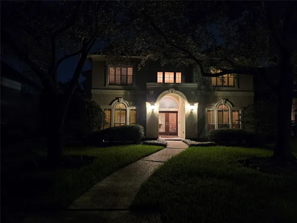 $989,000 | 1523 Ashbury Park Drive, Houston, TX 77077
