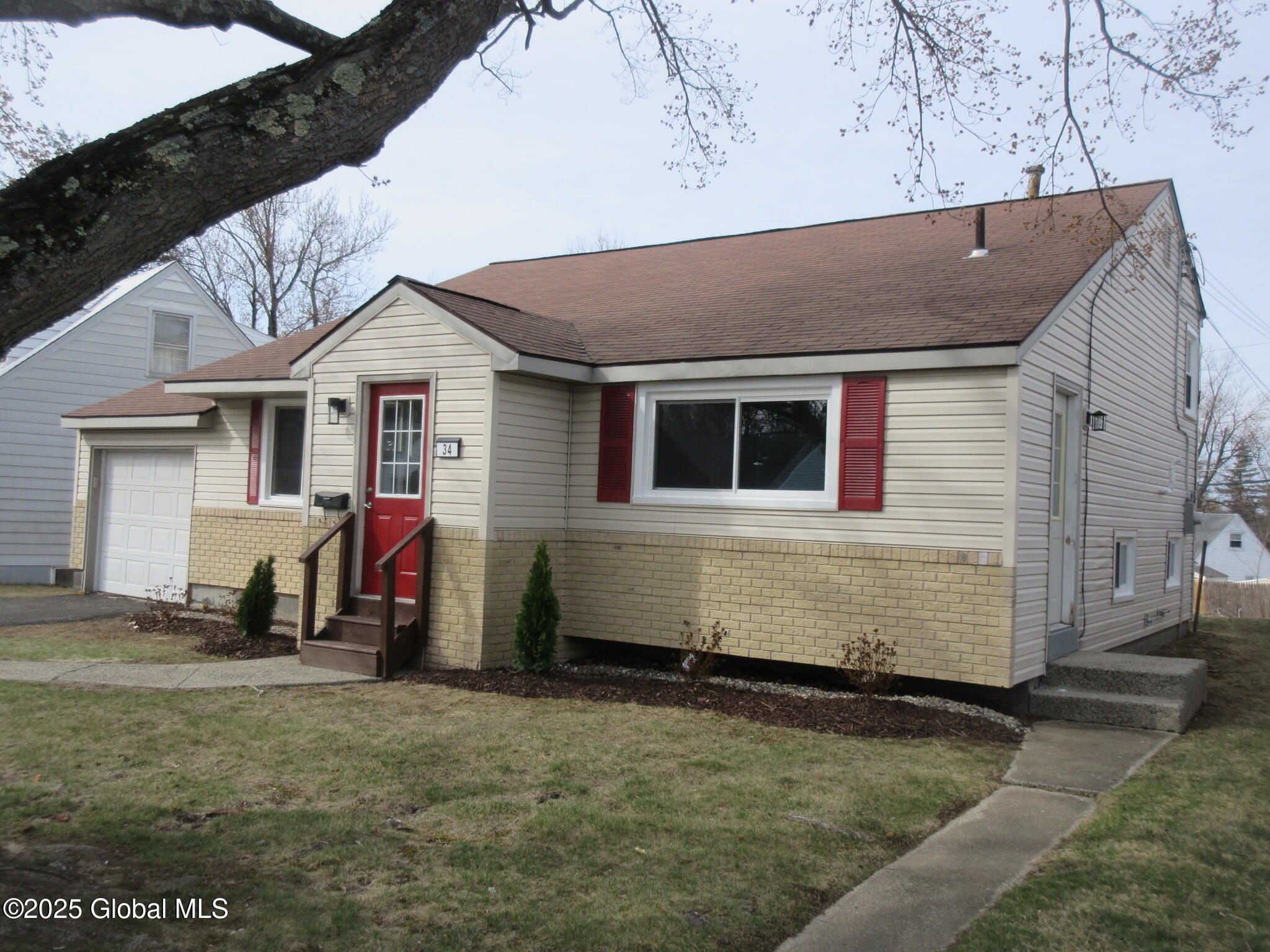 34 Perry Avenue Colonie, NY 12110 - Photo 2 of 29 IMG_0302