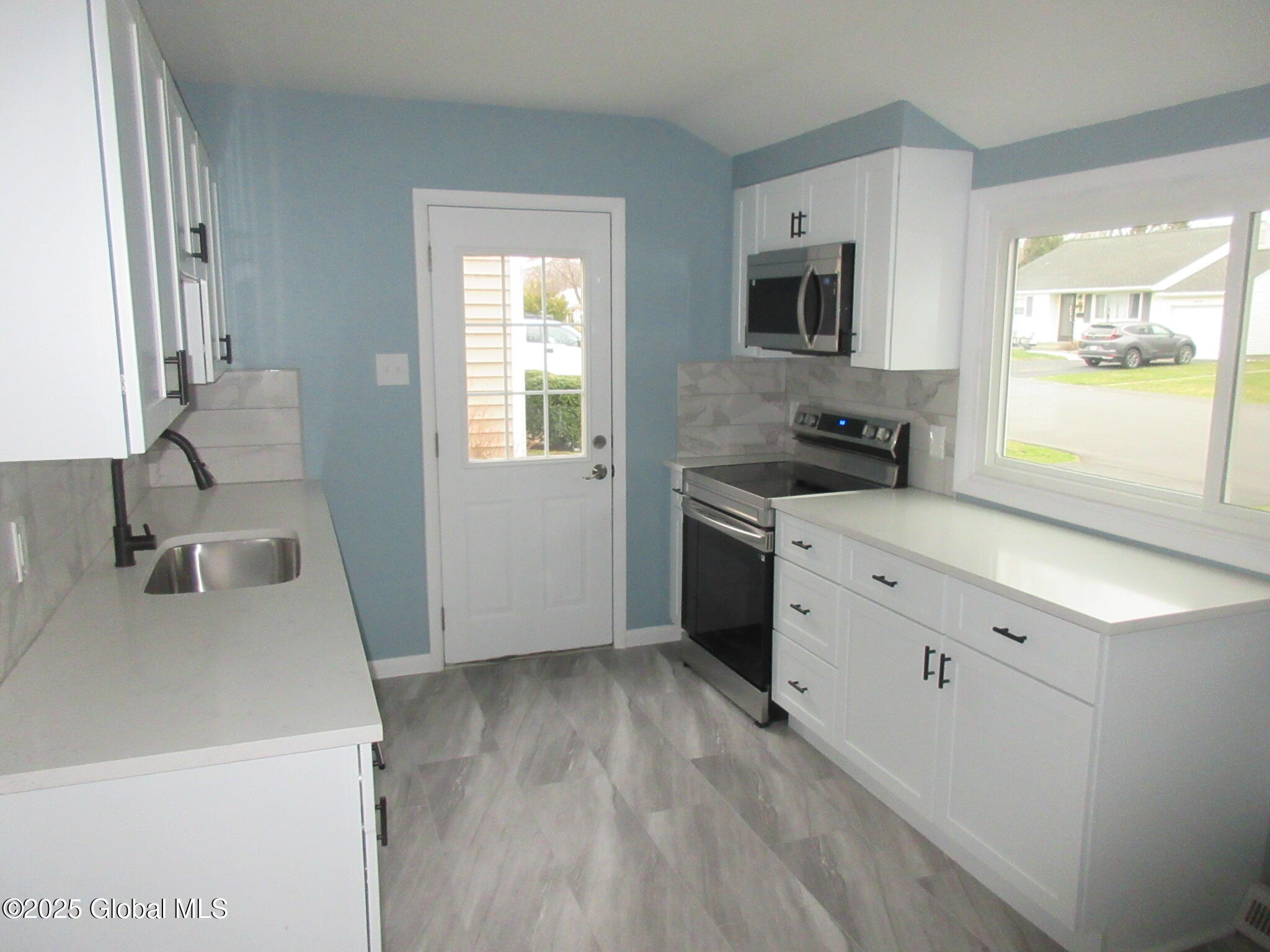 34 Perry Avenue Colonie, NY 12110 - Photo 3 of 29 IMG_0319