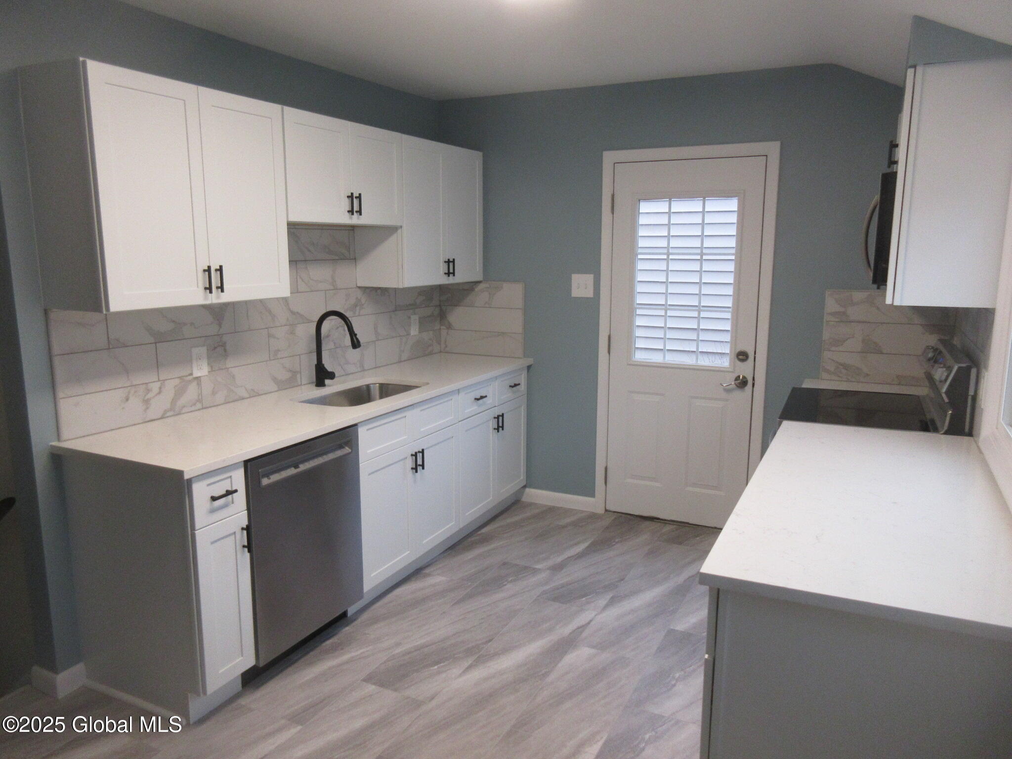 34 Perry Avenue Colonie, NY 12110 - Photo 4 of 29 IMG_0321