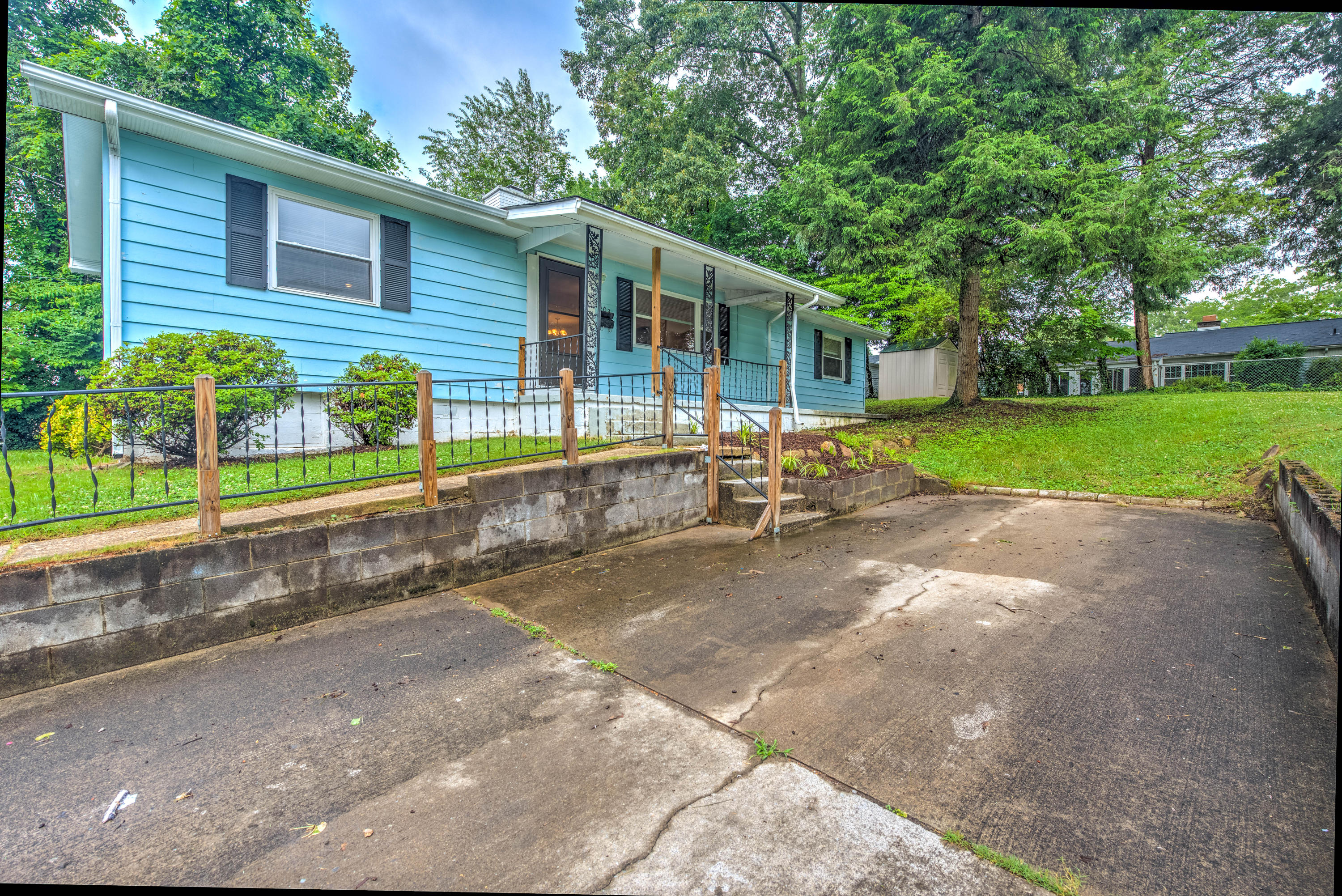 103 East Maiden Lane Oak Ridge, TN 37830 - Photo 1 of 20 1