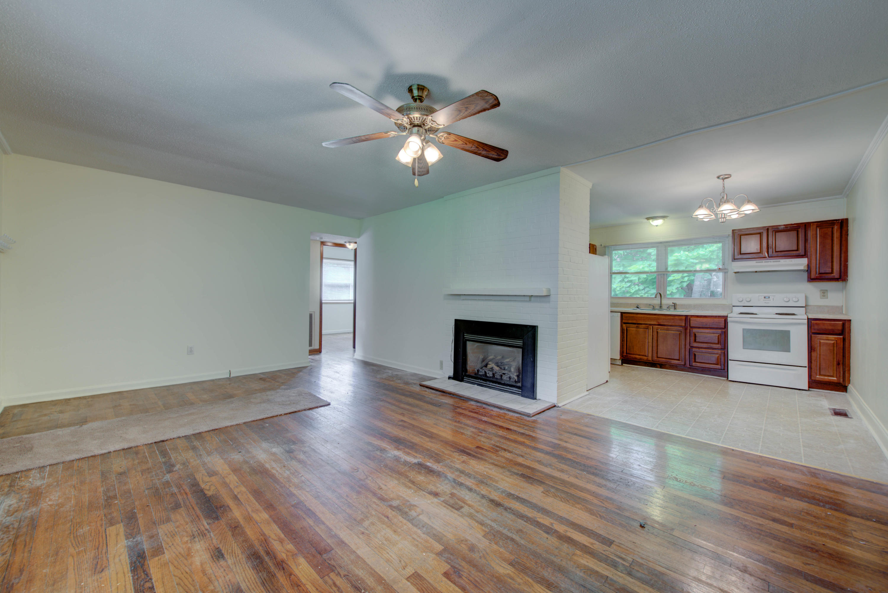103 East Maiden Lane Oak Ridge, TN 37830 - Photo 4 of 20 4
