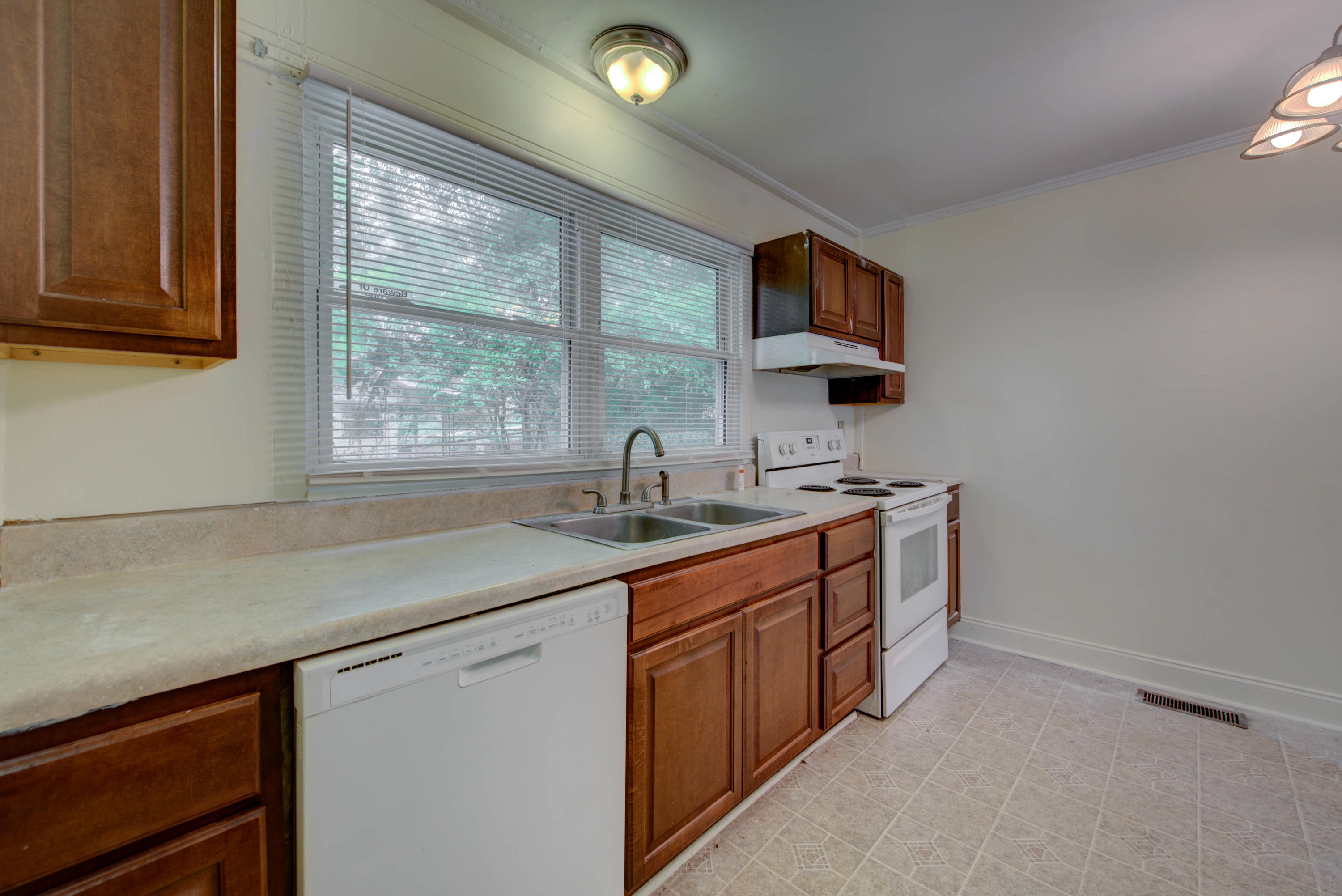 103 East Maiden Lane Oak Ridge, TN 37830 - Photo 6 of 20 7