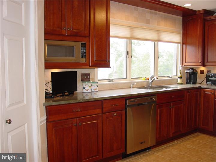 19 Hanover Court Princeton, NJ 08540 - Photo 11 of 25 Kitchen