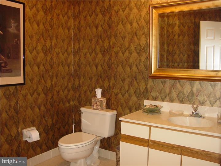19 Hanover Court Princeton, NJ 08540 - Photo 12 of 25 Bathroom