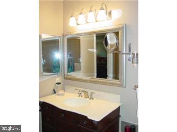 19 Hanover Court Princeton, NJ 08540 - Photo 15 of 25 Bathroom