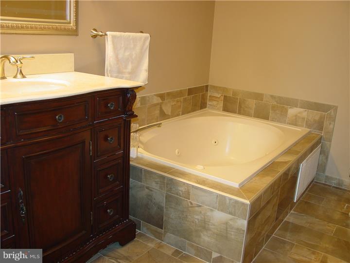 19 Hanover Court Princeton, NJ 08540 - Photo 16 of 25 Bathroom